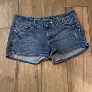 Jean shorts woman